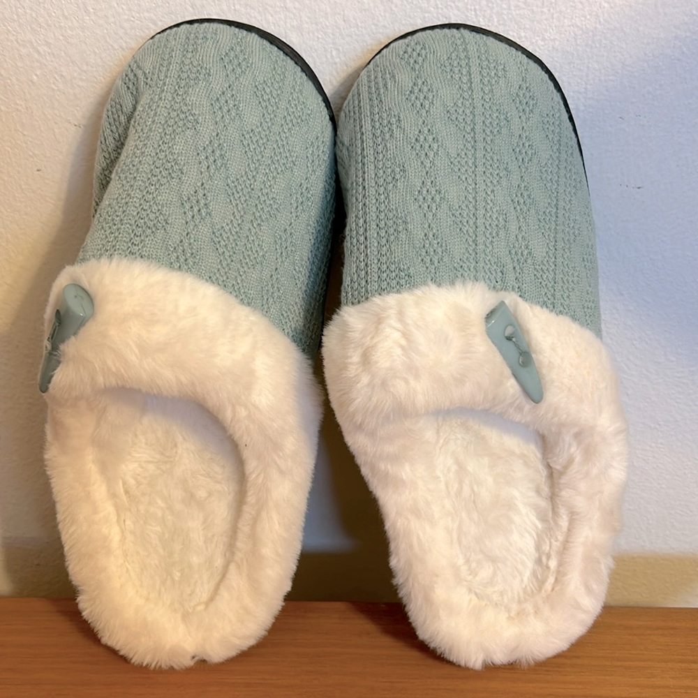 NWOT- Memory Foam Slippers